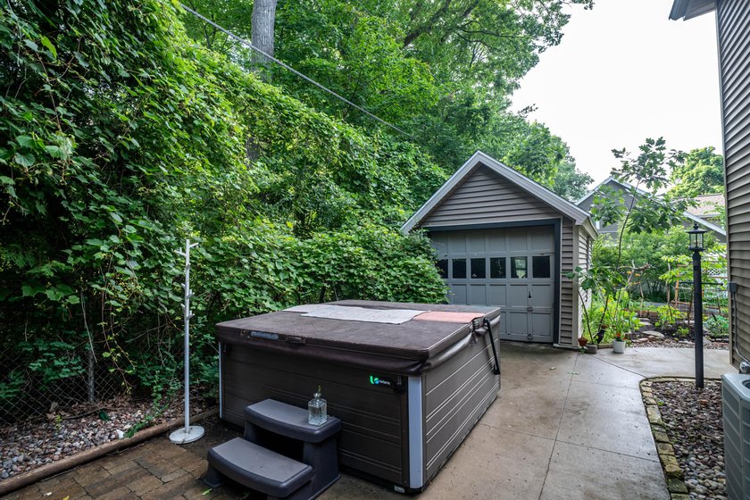 Welcome to this private, corner lot nestled along the Seminary - photo 24