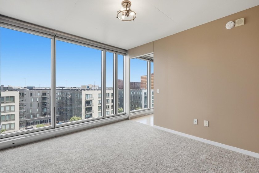 Welcome home to this stunning, bright, open-concept one-bedroom - photo 7