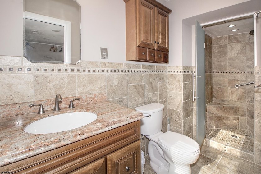 Gorgeous large 4 Bedroom 2 Bath 2300sq ft 3 story rebuilt raised - photo 14