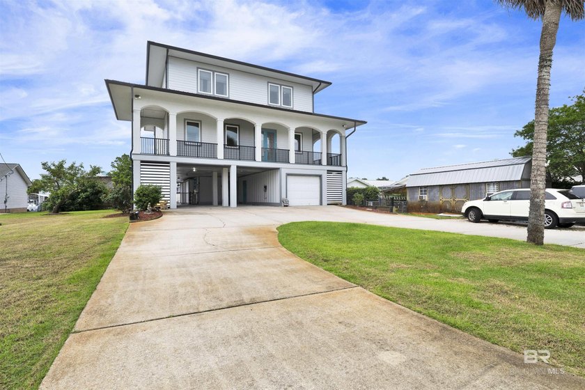 LOCATION, LOCATION, LOCATION! Orange Beach canal front with - photo 2