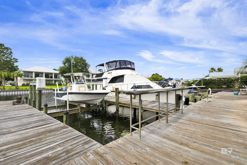 LOCATION, LOCATION, LOCATION! Orange Beach canal front with - photo 3