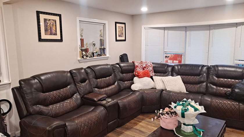 This beautifully renovated ranch home in Venice Park, Atlantic - photo 6