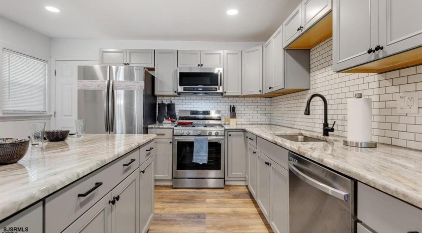 This beautifully renovated ranch home in Venice Park, Atlantic - photo 10