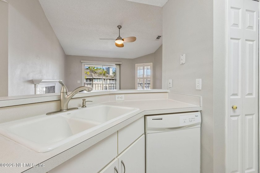 Live at the beach! Bright and open two bedroom, two bathroom - photo 11