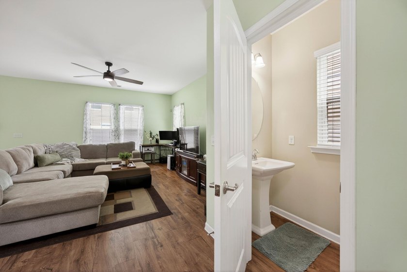 Palmetto Pointe Townes, 3-bedroom 2.5 bath, single-family home - photo 15