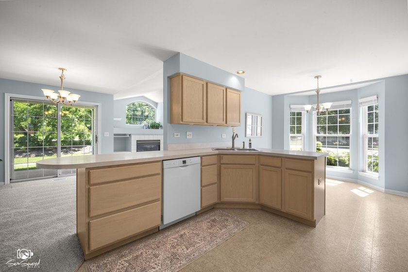 Welcome home to this bright and sunny first-floor ranch end-unit - photo 10