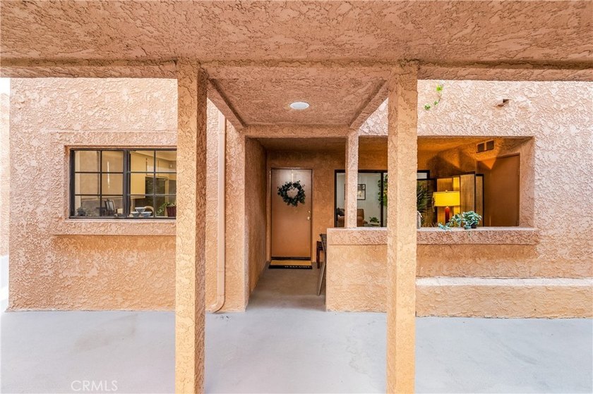 Welcome to this fully renovated 2-bedroom, 2-bath en-suite condo - photo 6