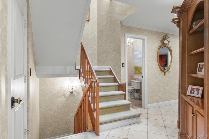 Bright and inviting townhouse offering a spacious layout that - photo 11