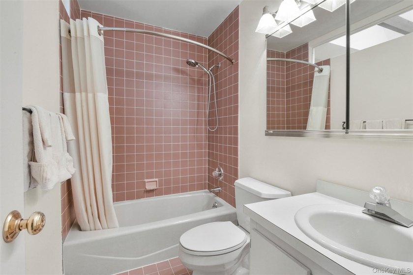 Bright and inviting townhouse offering a spacious layout that - photo 16