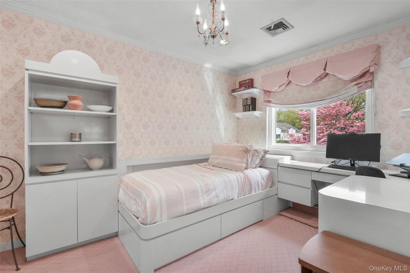 Bright and inviting townhouse offering a spacious layout that - photo 17