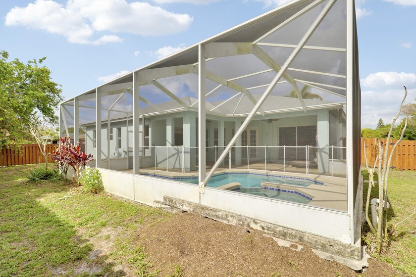 Welcome to 4225 SW Ragen Street - a beautifully updated - photo 41