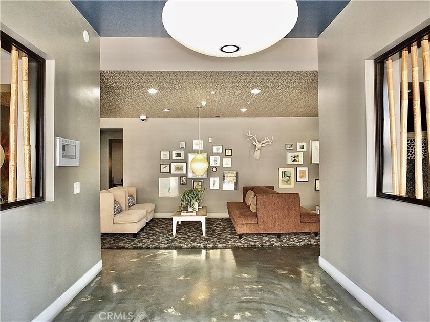 Stylish and upgraded 2-bedroom, 2-bath condo with a flexible den - photo 2