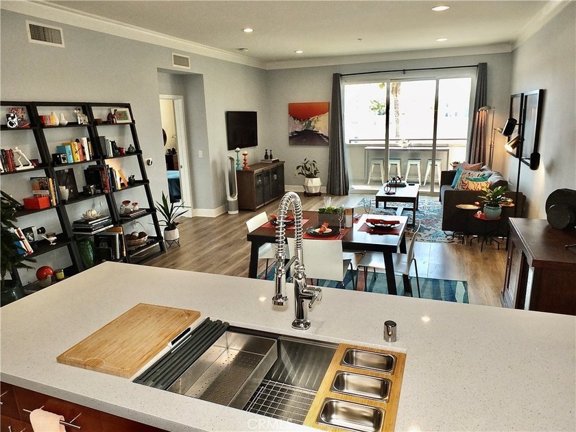 Stylish and upgraded 2-bedroom, 2-bath condo with a flexible den - photo 8