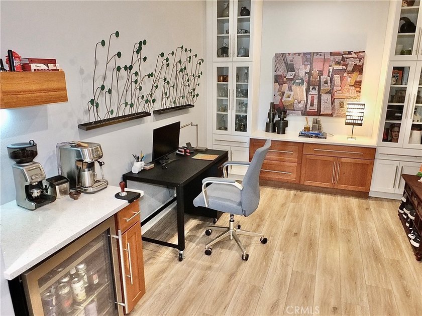 Stylish and upgraded 2-bedroom, 2-bath condo with a flexible den - photo 10
