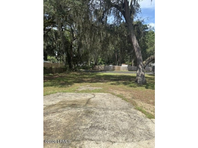 Excellent opportunity to build your dream home on this highly - photo 3
