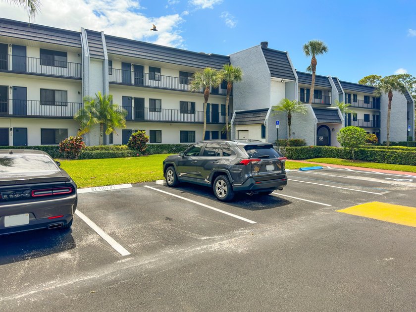 Well-maintained and furnished 1-bedroom condo featuring a - photo 19