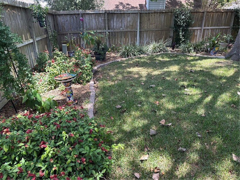 Beautiful from the curb to the back yard. Decorator colors in - photo 22