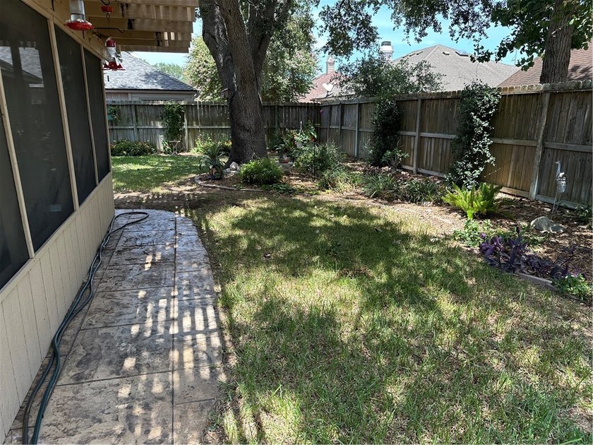 Beautiful from the curb to the back yard. Decorator colors in - photo 24