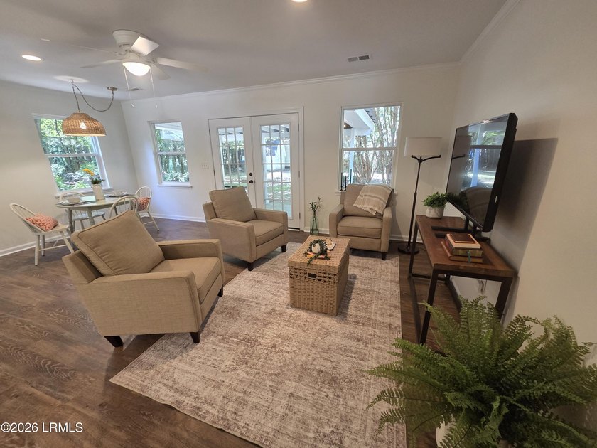 This move-in-ready 3-bed, 2-bath Beaufort home offers - photo 4