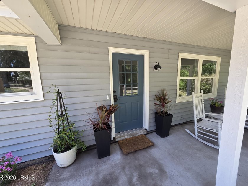 This move-in-ready 3-bed, 2-bath Beaufort home offers - photo 7