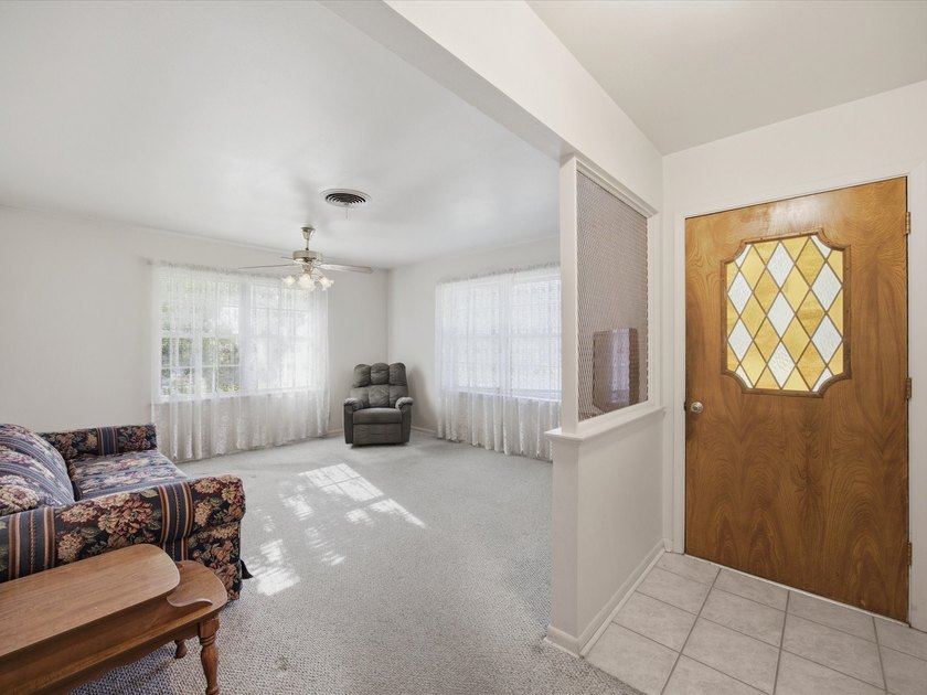 Welcome home to this well-maintained 3-bedroom, 2-bath home - photo 11