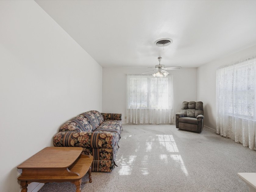 Welcome home to this well-maintained 3-bedroom, 2-bath home - photo 12