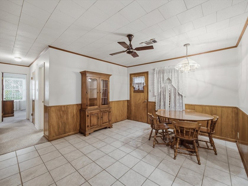 Welcome home to this well-maintained 3-bedroom, 2-bath home - photo 18