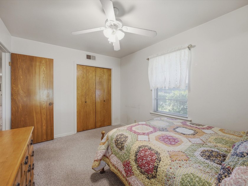 Welcome home to this well-maintained 3-bedroom, 2-bath home - photo 21