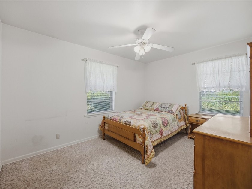 Welcome home to this well-maintained 3-bedroom, 2-bath home - photo 22