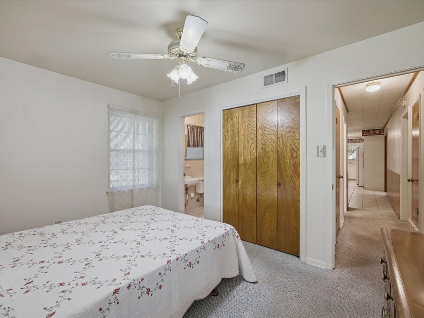 Welcome home to this well-maintained 3-bedroom, 2-bath home - photo 24