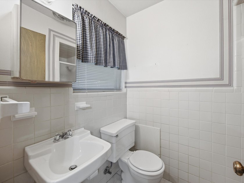 Welcome home to this well-maintained 3-bedroom, 2-bath home - photo 27