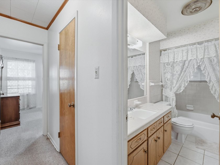 Welcome home to this well-maintained 3-bedroom, 2-bath home - photo 31