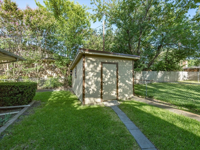 Welcome home to this well-maintained 3-bedroom, 2-bath home - photo 35