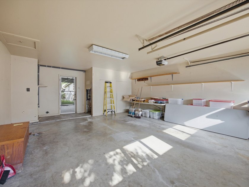 Welcome home to this well-maintained 3-bedroom, 2-bath home - photo 36