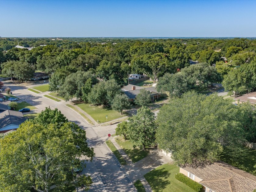 Welcome home to this well-maintained 3-bedroom, 2-bath home - photo 38