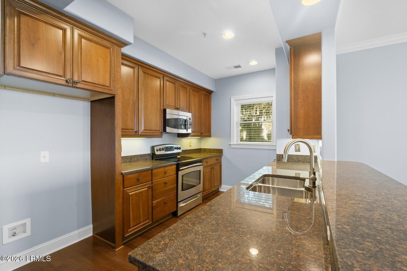 Welcome to Hamilton Village, where breathtaking panoramic views - photo 10