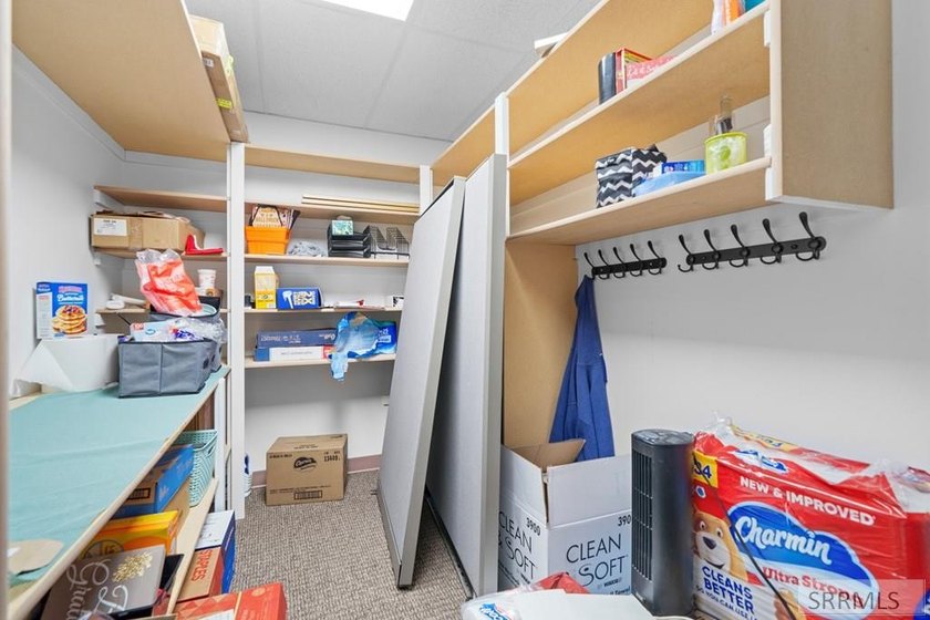 Fantastic high traffic multi suite commercial building in the - photo 22