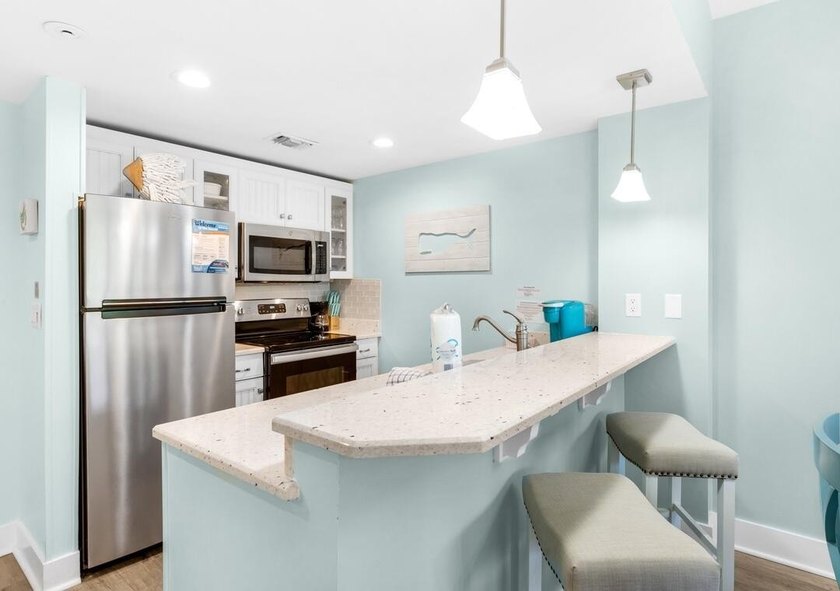 Located in the heart of Baytowne Wharf, this turnkey 5th-floor - photo 5