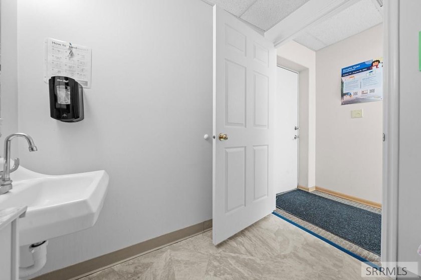Fantastic high traffic multi suite commercial building in the - photo 25