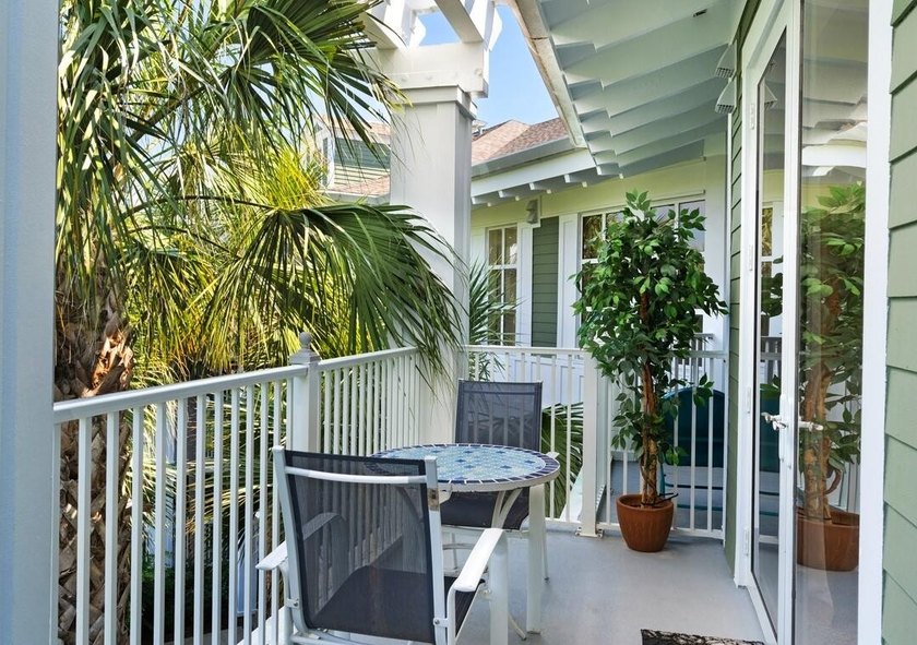 Located in the heart of Baytowne Wharf, this turnkey 5th-floor - photo 6