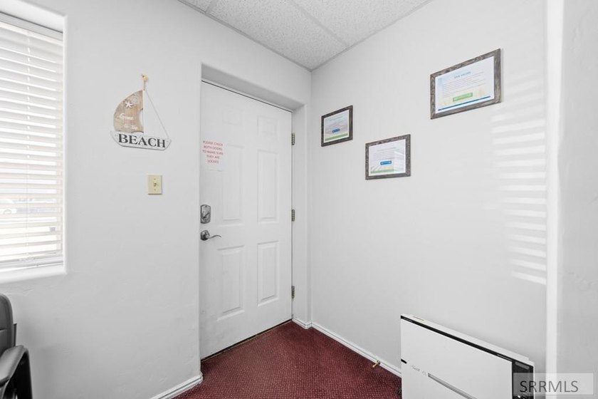 Fantastic high traffic multi suite commercial building in the - photo 28