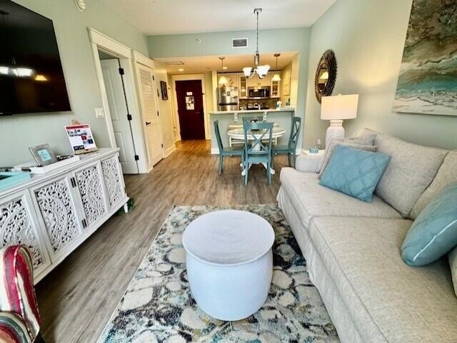 Located in the heart of Baytowne Wharf, this turnkey 5th-floor - photo 10