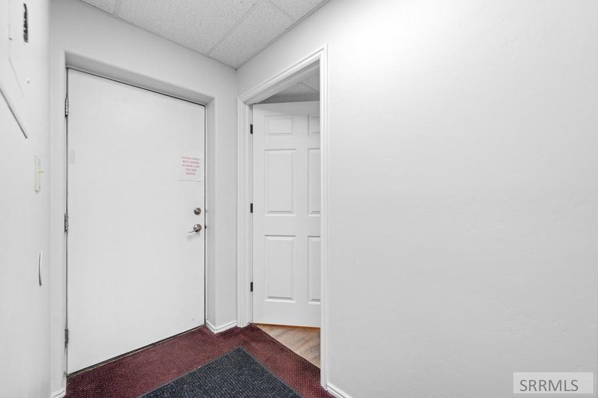 Fantastic high traffic multi suite commercial building in the - photo 37