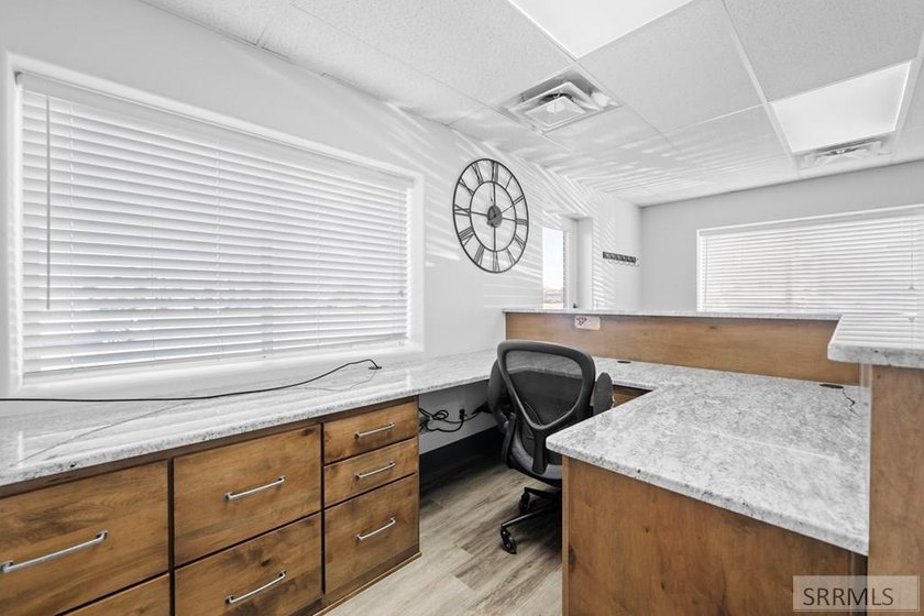 Fantastic high traffic multi suite commercial building in the - photo 41