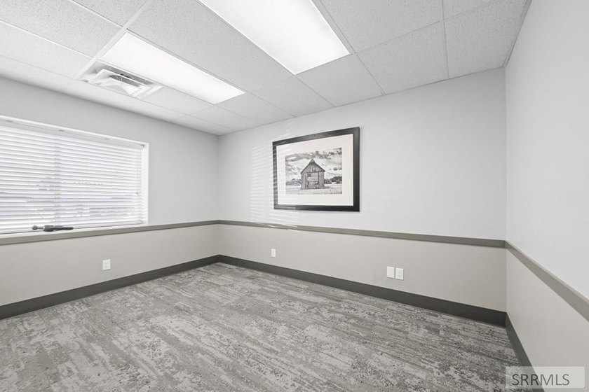 Fantastic high traffic multi suite commercial building in the - photo 43