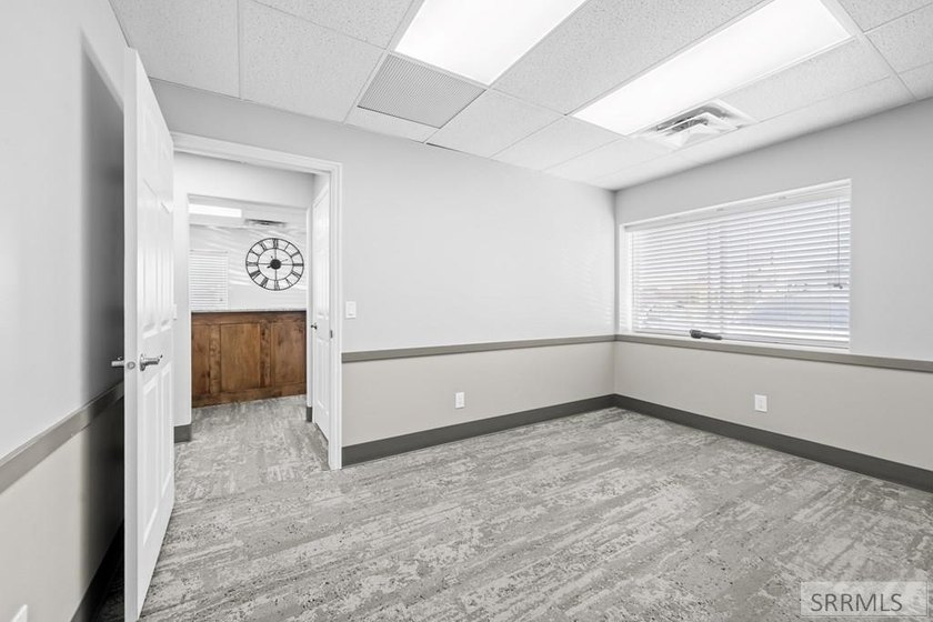 Fantastic high traffic multi suite commercial building in the - photo 45