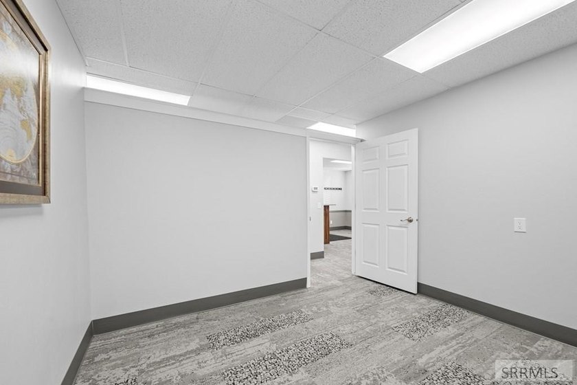 Fantastic high traffic multi suite commercial building in the - photo 47