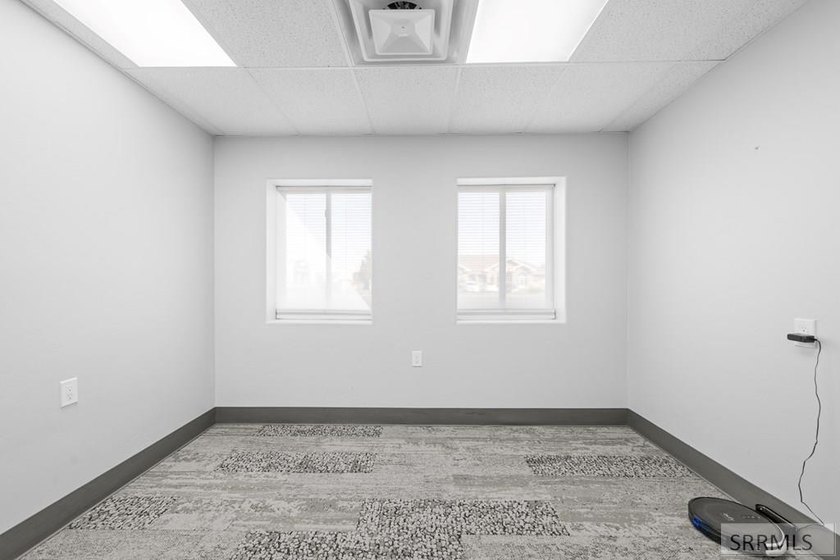 Fantastic high traffic multi suite commercial building in the - photo 48