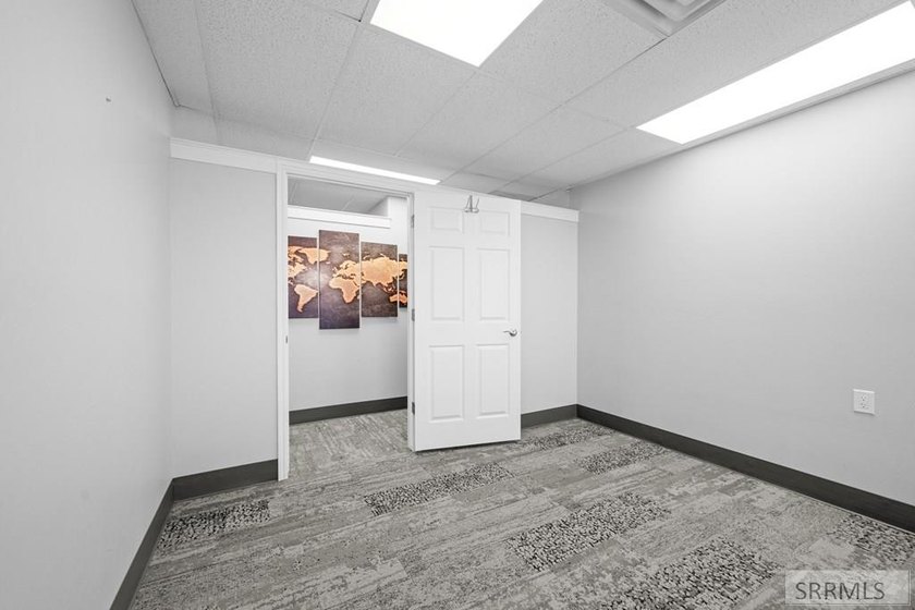 Fantastic high traffic multi suite commercial building in the - photo 49