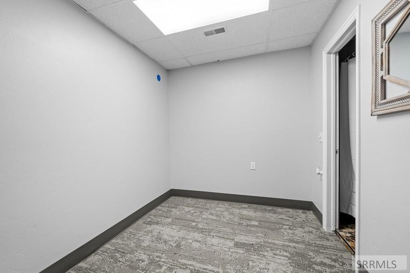 Fantastic high traffic multi suite commercial building in the - photo 50
